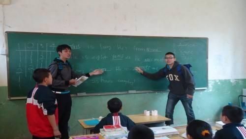 新课程强调在教学中培养学生正确的态度就是使学生图4