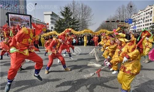 过春节，你希望看到中华传统民俗吗比如耍社火、踩高跷、舞龙舞狮等能烘托气氛的活动，怎么样图1