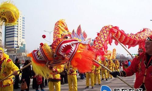 过春节，你希望看到中华传统民俗吗比如耍社火、踩高跷、舞龙舞狮等能烘托气氛的活动，怎么样图2