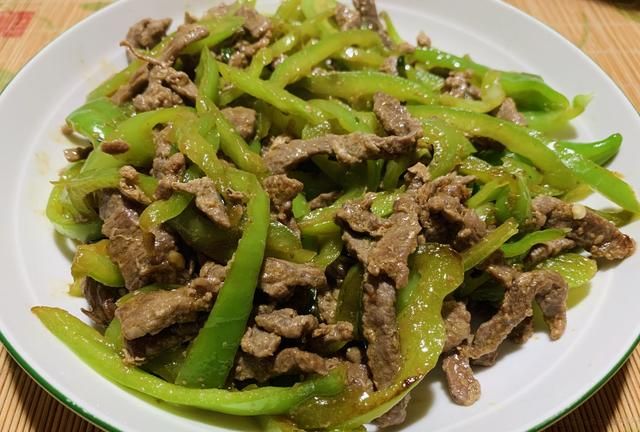 青椒牛肉丝怎么炒好吃(四川味青椒炒牛肉丝)图9