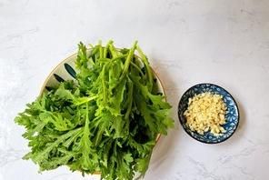 怎样炒茼蒿菜好吃图7