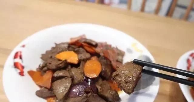 炒羊肝怎么做(老饭骨炒羊肝)图15