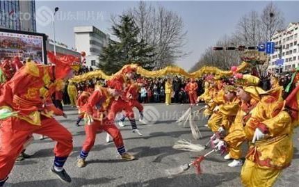 过春节，你希望看到中华传统民俗吗比如耍社火、踩高跷、舞龙舞狮等能烘托气氛的活动，怎么样